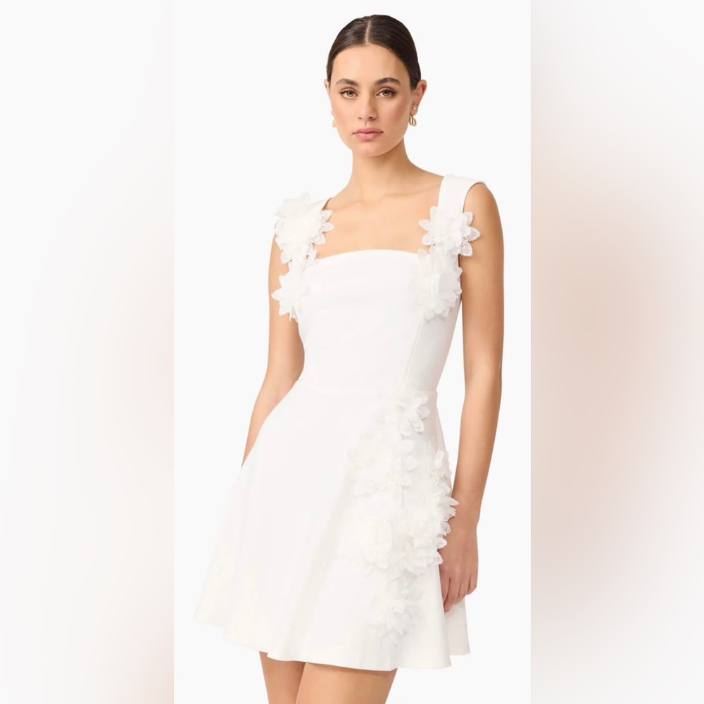 NWT - Elliatt - Jada Floral Mini Dress in White - Size XXS
